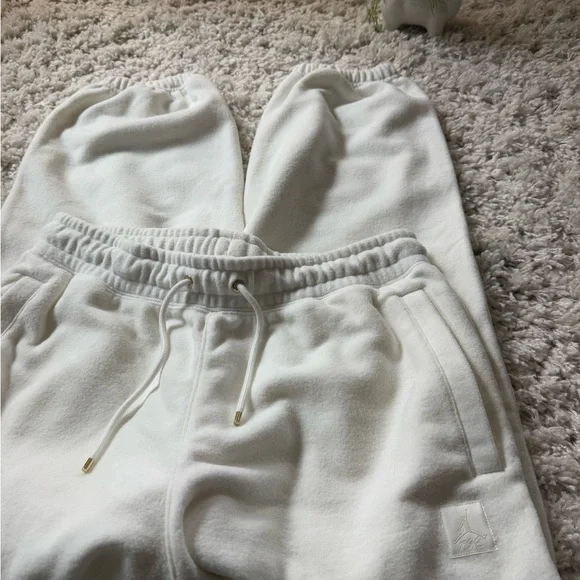 Air Jordan, soft, oversized White hoodie and joggers set - Picture 9 of 9